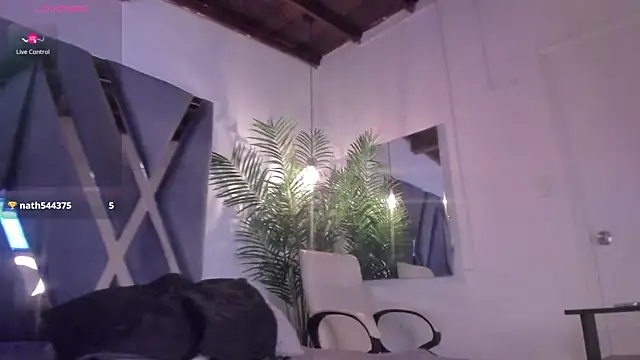 Snapshot of alessandra_wells chatting on April 10, 2026, 11:15 am alessandra wells online show from April 10, 2026, 11:15 am