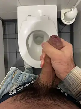 Snapshot of mrcumshotboy chatting on January 5, 2025, 6:35 pm mrcumshotboy online show from January 5, 2025, 6:35 pm