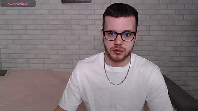 Alexxx horny online show from April 5, 2026, 5:59 am