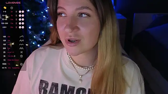 Snapshot of Fairy__Sofia chatting on December 29, 2024, 7:43 pm Fairy Sofia online show from December 29, 2024, 7:43 pm