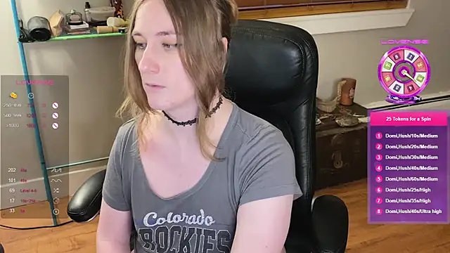 luluvaladon online show from March 11, 2025, 1:26 am