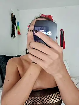 YOURSDEBORA online show from March 17, 2026, 6:33 pm