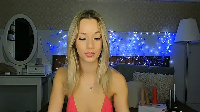 MiaBeeXX online show from October 6, 2025, 10:45 am