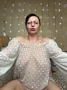 Amberhotqueen online show from February 12, 2026, 11:16 am