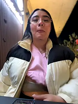 Snapshot of vaneelee chatting on November 12, 2025, 4:02 am vaneelee online show from November 12, 2025, 4:02 am