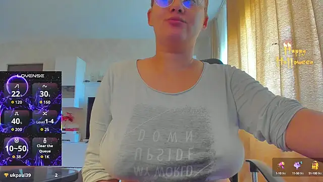 hot evil queen online show from October 19, 2025, 7:31 am