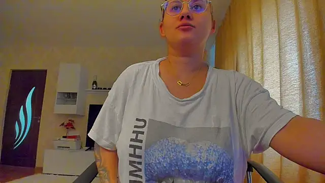 hot evil queen online show from December 22, 2025, 8:44 am