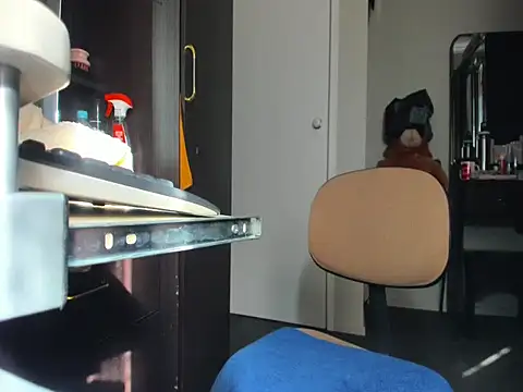 Angelchezcka online show from January 14, 2026, 6:52 am