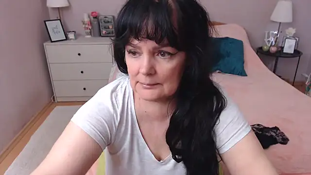 Snapshot of LeveMe2Nightt chatting on June 1, 2026, 12:18 pm LeveMe2Nightt online show from June 1, 2026, 12:18 pm