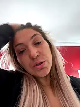 LittleMissEeve online show from December 2, 2025, 4:24 pm