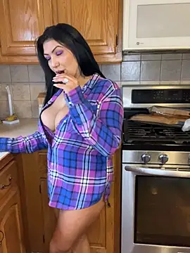 LittleMissEeve online show from April 2, 2026, 9:56 pm