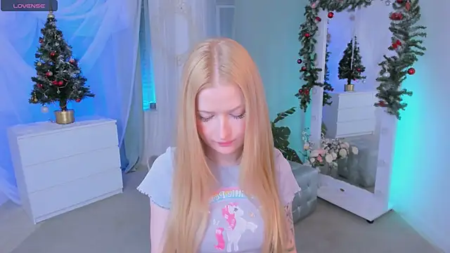 Laly Peach online show from January 6, 2025, 4:13 pm