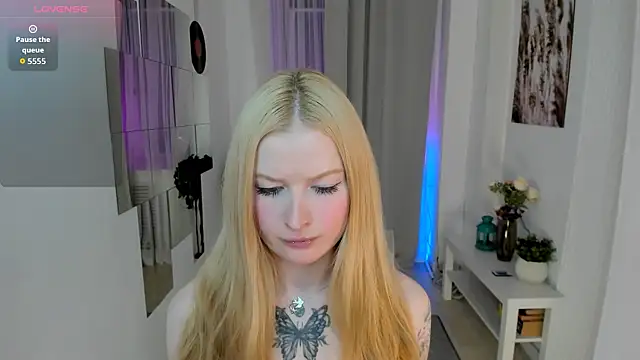 Laly Peach online show from September 20, 2025, 4:08 pm