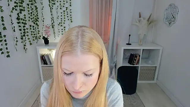 Laly Peach online show from December 4, 2025, 4:38 pm