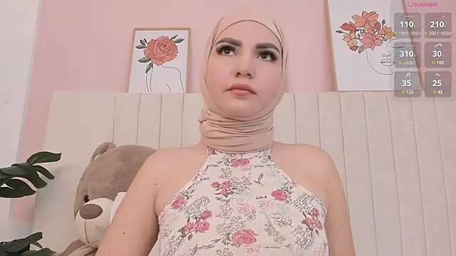 dalilasaadi  online show from February 22, 2025, 2:08 pm