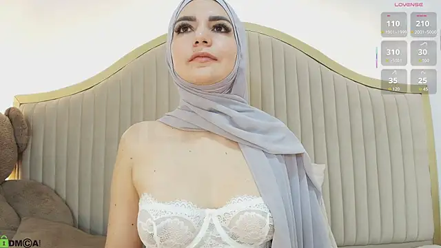 dalilasaadi  online show from September 18, 2025, 4:20 pm