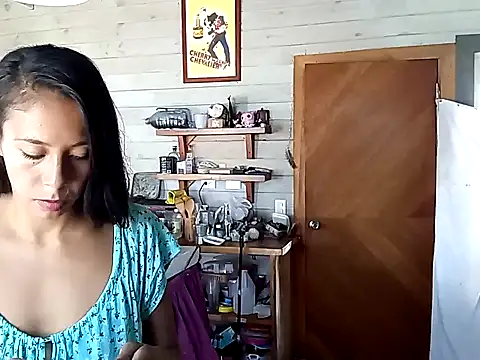 Snapshot of Luna-Natural chatting on December 15, 2024, 2:59 pm Luna-Natural online show from December 15, 2024, 2:59 pm
