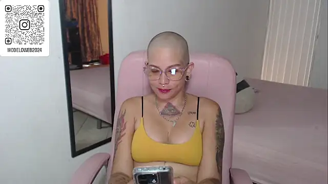 moon cat85 online show from February 20, 2025, 2:57 pm