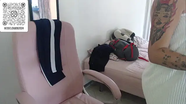 moon cat85 online show from February 21, 2025, 4:37 pm