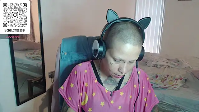 moon cat85 online show from March 6, 2025, 2:29 pm