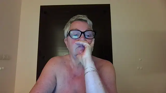 GrannyChrissy68 online show from October 2, 2025, 9:22 pm