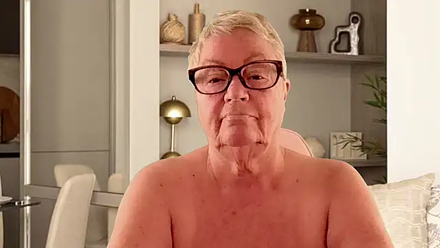 GrannyChrissy68 online show from April 10, 2026, 12:21 pm