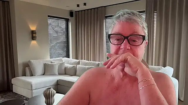 GrannyChrissy68 online show from June 30, 2026, 1:56 pm