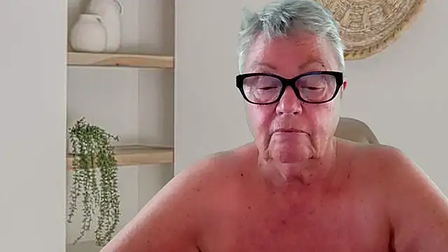 GrannyChrissy68 online show from July 9, 2026, 4:44 pm