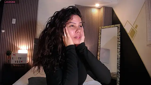 ximena diaz online show from December 14, 2024, 8:40 pm