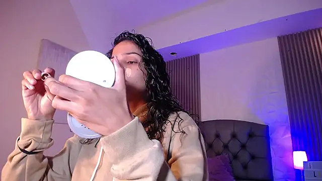 ximena diaz online show from February 17, 2025, 9:52 pm