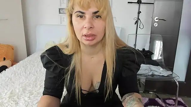 sweetemy4u online show from January 11, 2025, 9:26 am