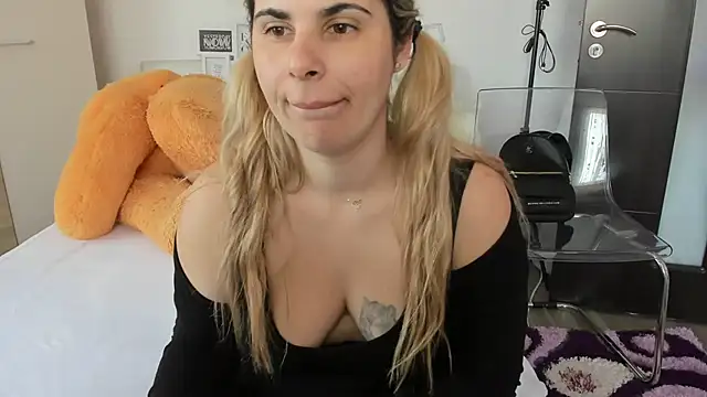 sweetemy4u online show from March 22, 2025, 10:49 am