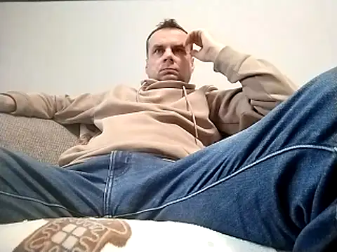 grzes19763 online show from December 23, 2025, 9:51 am