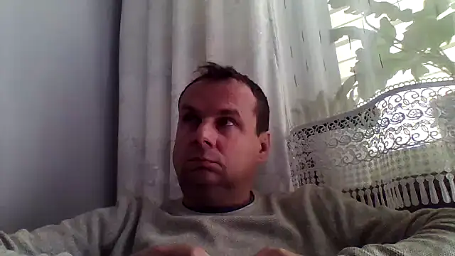 Snapshot of grzes19763 chatting on June 15, 2026, 8:27 am grzes19763 online show from June 15, 2026, 8:27 am
