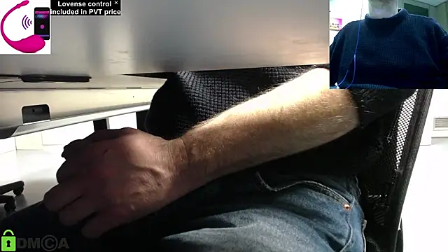 Snapshot of pliko chatting on December 9, 2024, 2:39 pm pliko online show from December 9, 2024, 2:39 pm