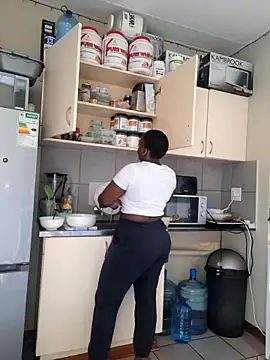 Snapshot of FitSelina66 chatting on January 16, 2026, 11:03 am FitSelina66 online show from January 16, 2026, 11:03 am