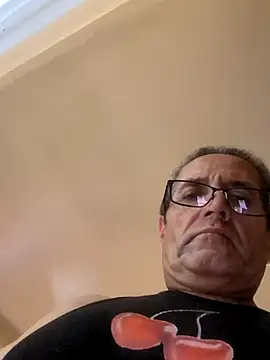 bobby69cock online show from October 1, 2025, 10:05 pm