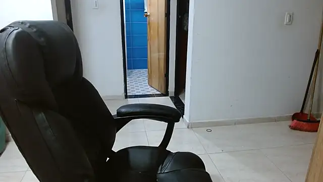 Ixchel Anaid online show from March 27, 2026, 12:05 pm