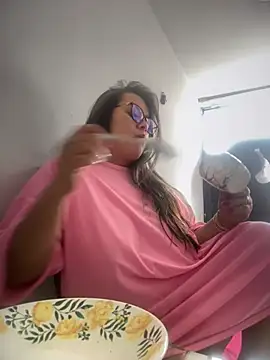 Ixchel Anaid online show from March 29, 2026, 2:28 pm