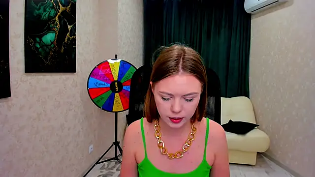 Strawberrye online show from March 12, 2025, 9:44 am