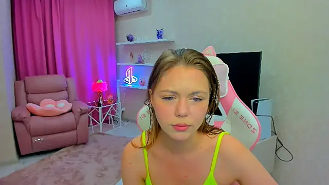 Strawberrye online show from September 28, 2025, 3:34 am