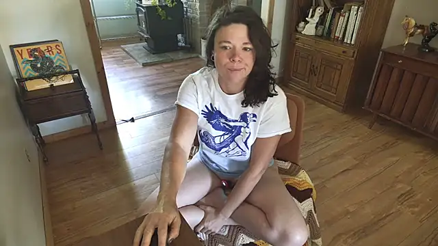 Snapshot of MarcyJones chatting on October 4, 2025, 3:21 pm MarcyJones online show from October 4, 2025, 3:21 pm