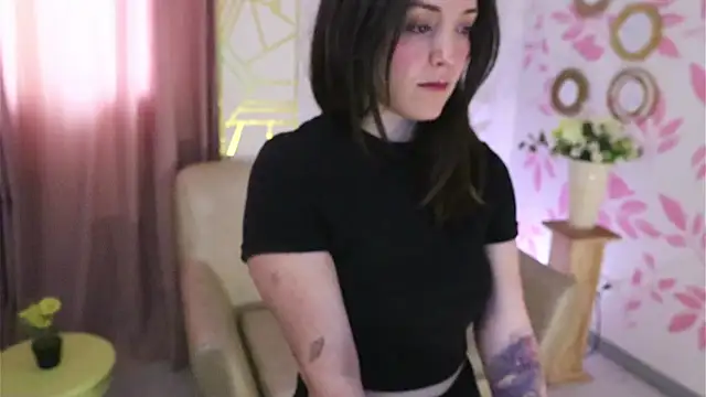 molly marmalade  online show from February 24, 2025, 3:31 pm