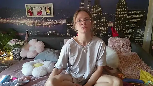 little-leni online show from March 10, 2025, 12:15 pm