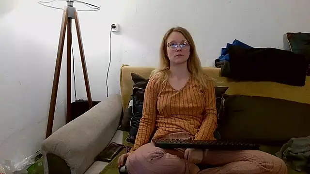 little-leni online show from January 13, 2026, 7:19 pm