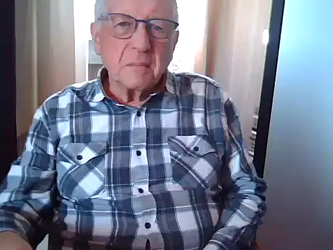 johnjohn622662 online show from April 8, 2026, 9:31 am