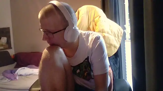 David250692 online show from November 24, 2025, 8:58 am