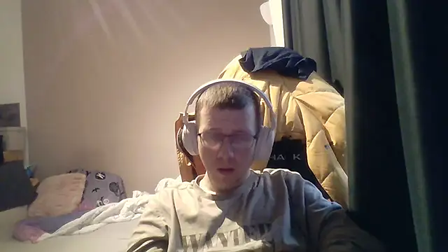 Snapshot of David250692 chatting on February 13, 2026, 8:10 am David250692 online show from February 13, 2026, 8:10 am