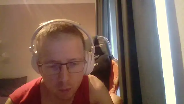Snapshot of David250692 chatting on June 29, 2026, 8:20 am David250692 online show from June 29, 2026, 8:20 am