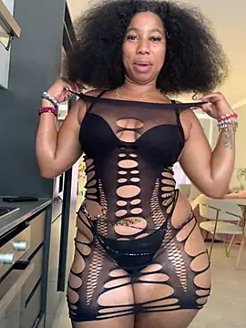 Snapshot of CurvyDesire1 chatting on April 5, 2026, 8:22 am CurvyDesire1 online show from April 5, 2026, 8:22 am